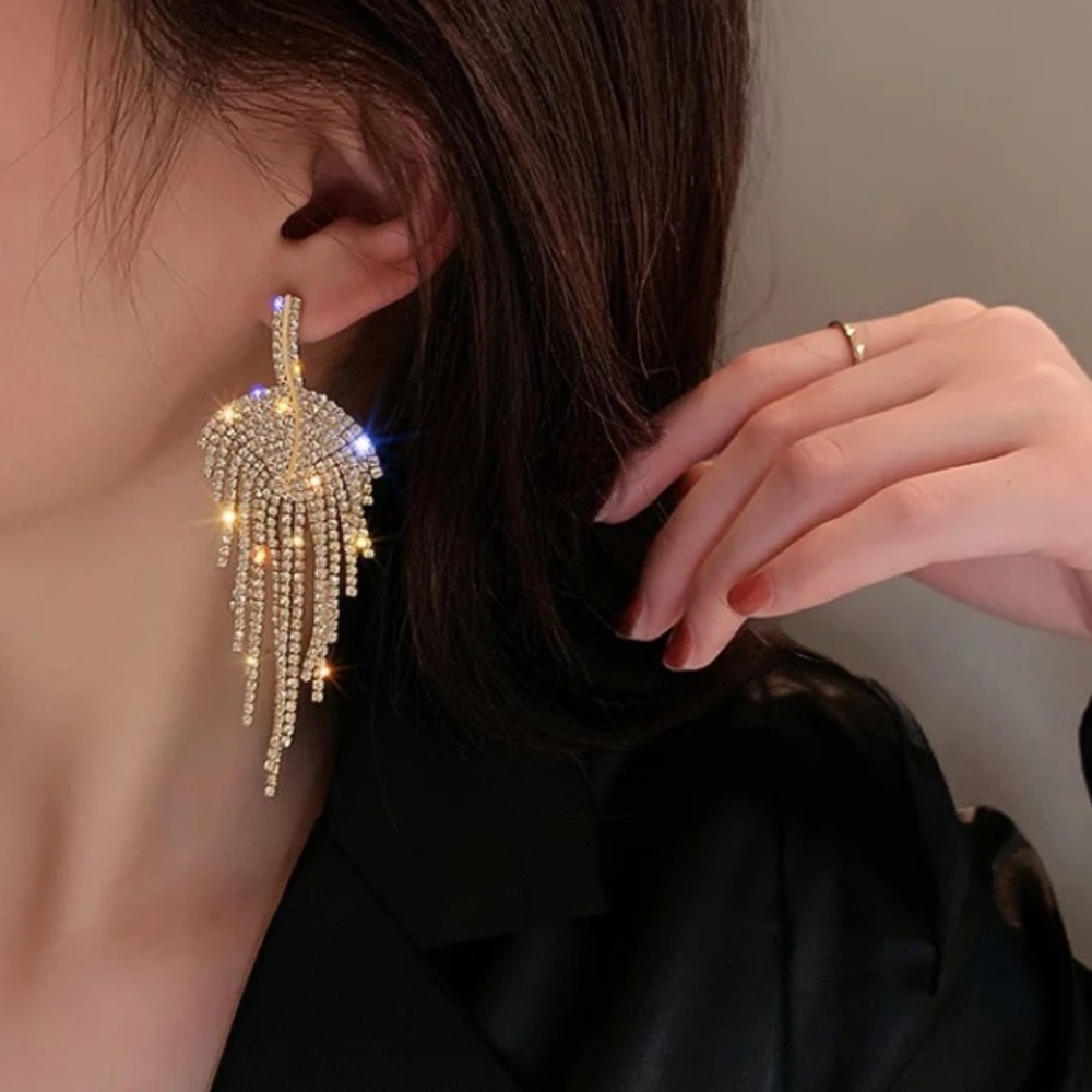 🌟 Gold Plated Rhinestone Leaves Earrings - Picture 3 of 5